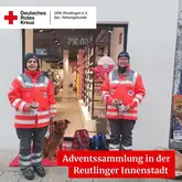 Adventssammlung in der Reutlingen Innenstadt 2025 Rettungshundeteams beim Sammeln in einer Einkaufspassage mit ihren Einsatzhunden