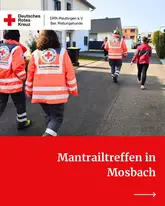 Titelbild mit mehreren DRK Einsatzkräften von hinten auf einer Straße