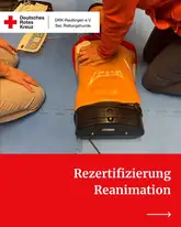 Titelbild Rezertifizierung Reanimation 2026 HLW Puppe bei der Herz Lungen Wiederbelebung